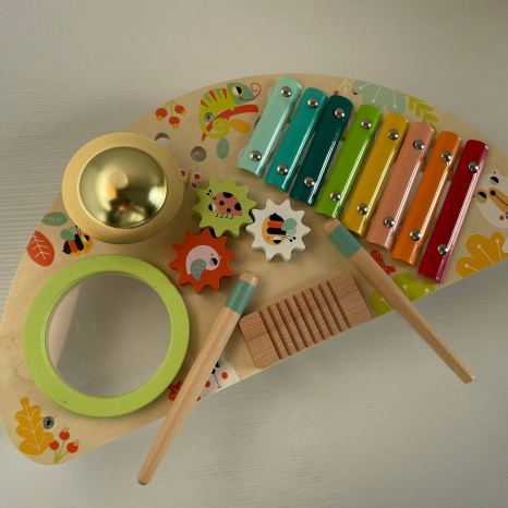 Дерев'яний музичний центр-столик з ксилофоном,шестернями TookyToy, TKC354A