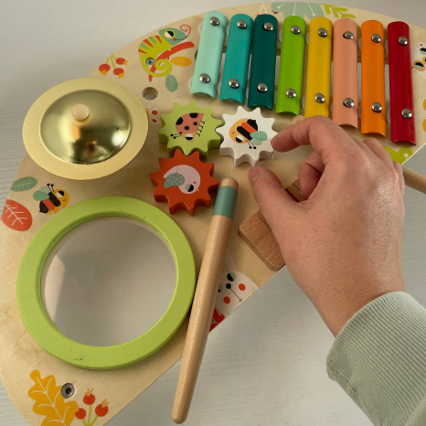 Дерев'яний музичний центр-столик з ксилофоном,шестернями TookyToy, TKC354A