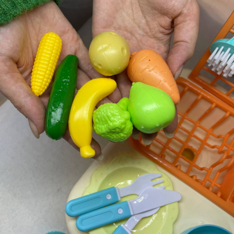 Ігровий набір Кухня маленької господині, мийка (вода лиється)