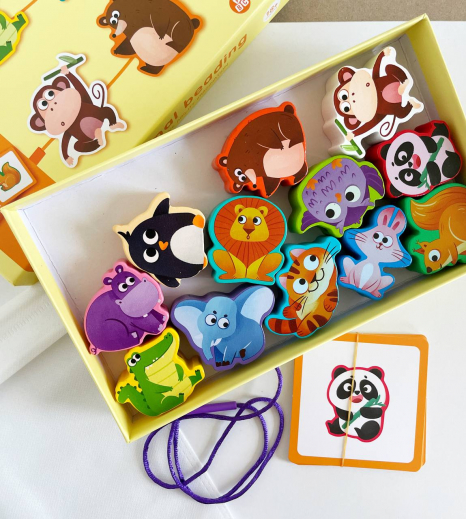 Деревянная игрушка шнуровка бусы с карточками Животные, WD13014
