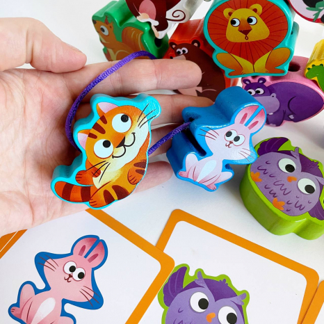 Деревянная игрушка шнуровка бусы с карточками Животные, WD13014