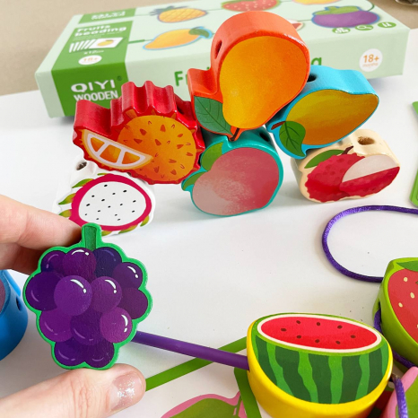 Дерев'яна іграшка шнурівка намисто з картками Фрукти