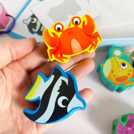 Дерев'яна іграшка шнурівка намисто з картками Морські мешканці