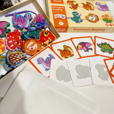 Дерев'яна іграшка шнурівка намисто з картками Динозаври WD13014, WD13014-6