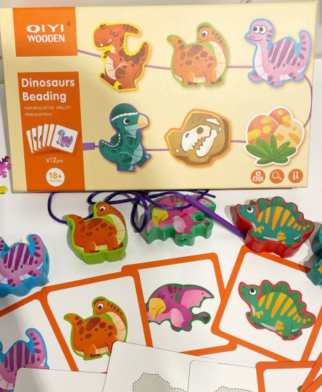 Дерев'яна іграшка шнурівка намисто з картками Динозаври WD13014, WD13014-6
