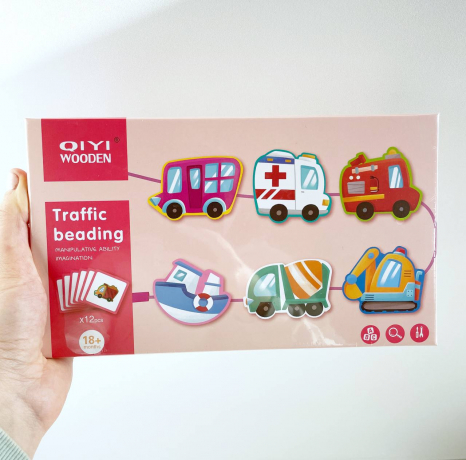 Дерев'яна іграшка шнурівка намисто з картками