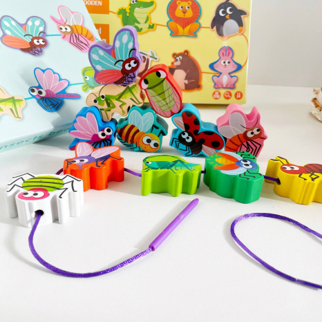 Дерев'яна іграшка шнурівка намисто з картками