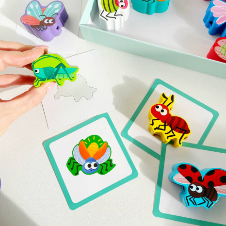 Дерев'яна іграшка шнурівка намисто з картками